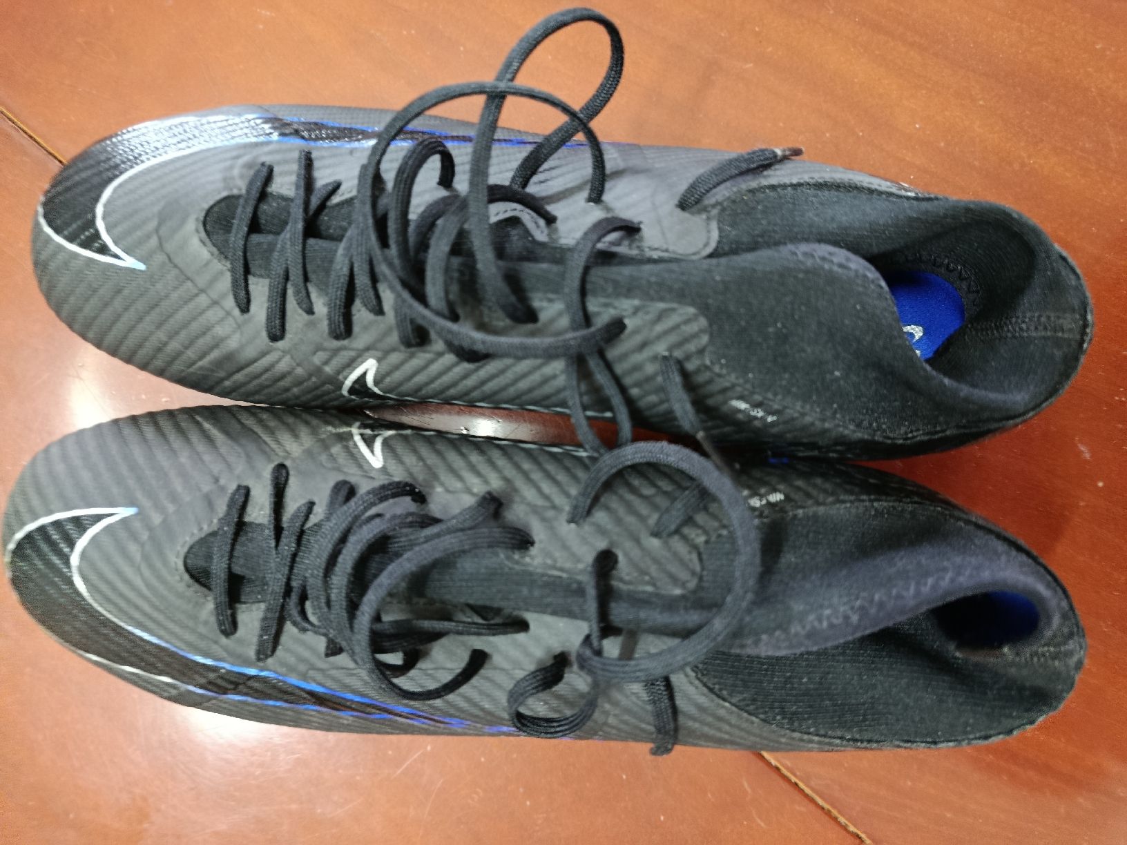 Nike Scarpe da uomo: Lot de 4 chaussures de foot – Nuovo (secondo la descrizione) da Zollikon venduto da eur_p7wf 2