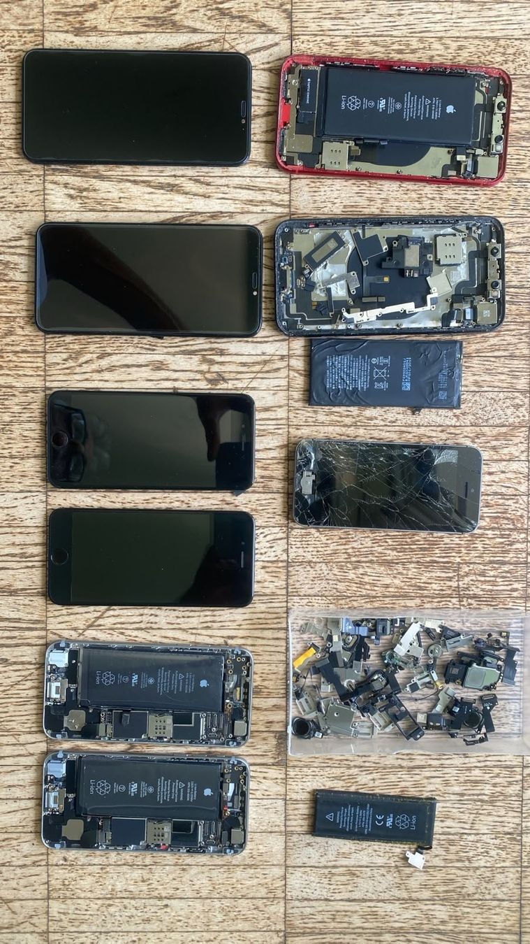 Apple Telefoni cellulari / Smartphones: 2 iphone XR-2 iphone 6-1 iphone 5 – Usato da Schaffhausen venduto da Kadiro