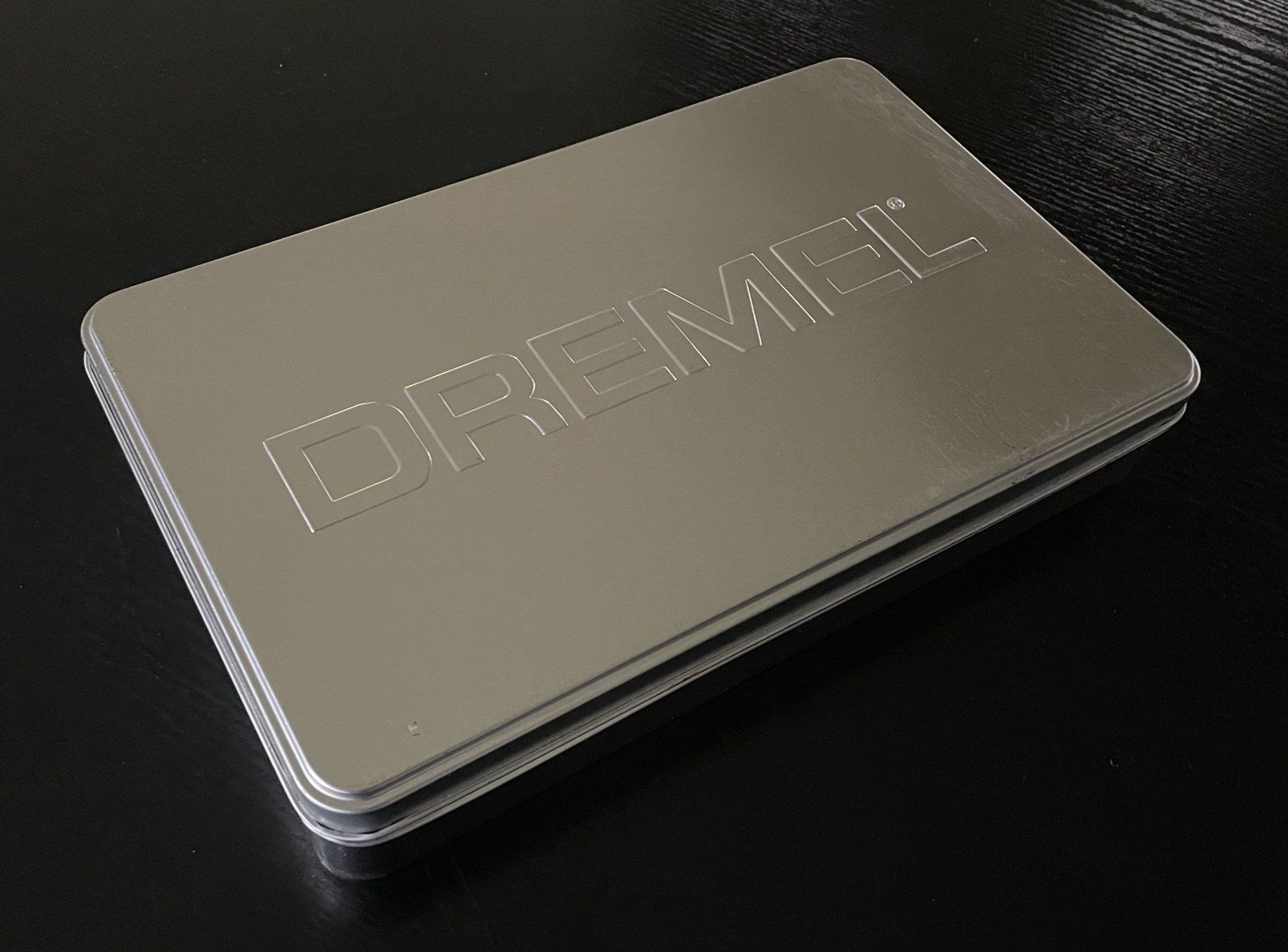 Contenitori & Simili: Blechdose Dose Behälter DREMEL Klappdeckel Metall silberfarb – Nuovo (secondo la descrizione) da Oftringen venduto da allesmeins 5