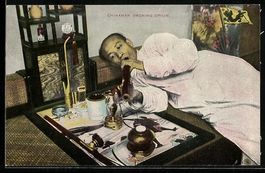 AK Chinese beim Rauchen von Opium