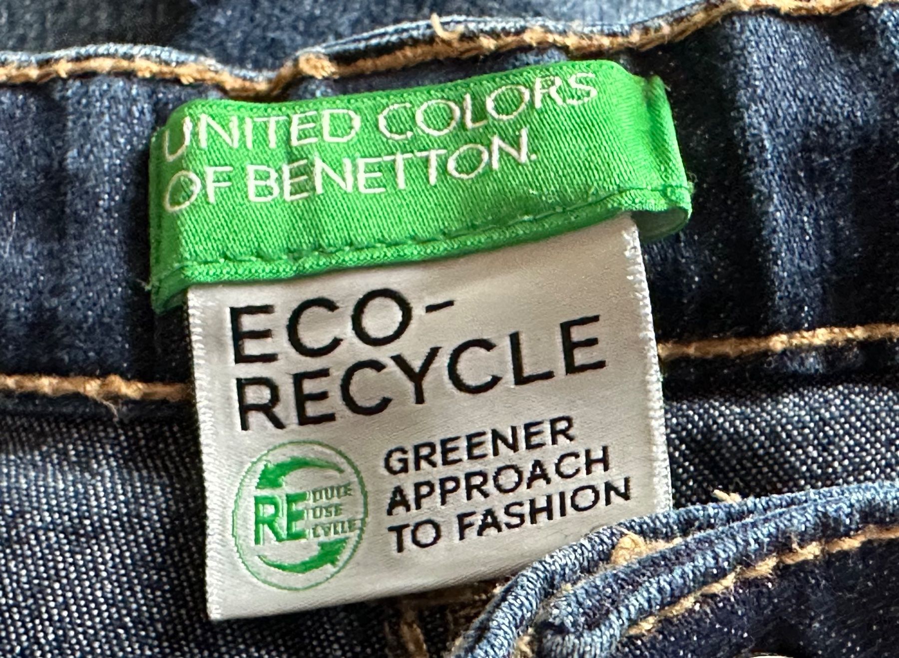 Benetton Pantaloni: 2 Bermuda in jeans Benetton – Usato da Castel San Pietro venduto da Moregi 6