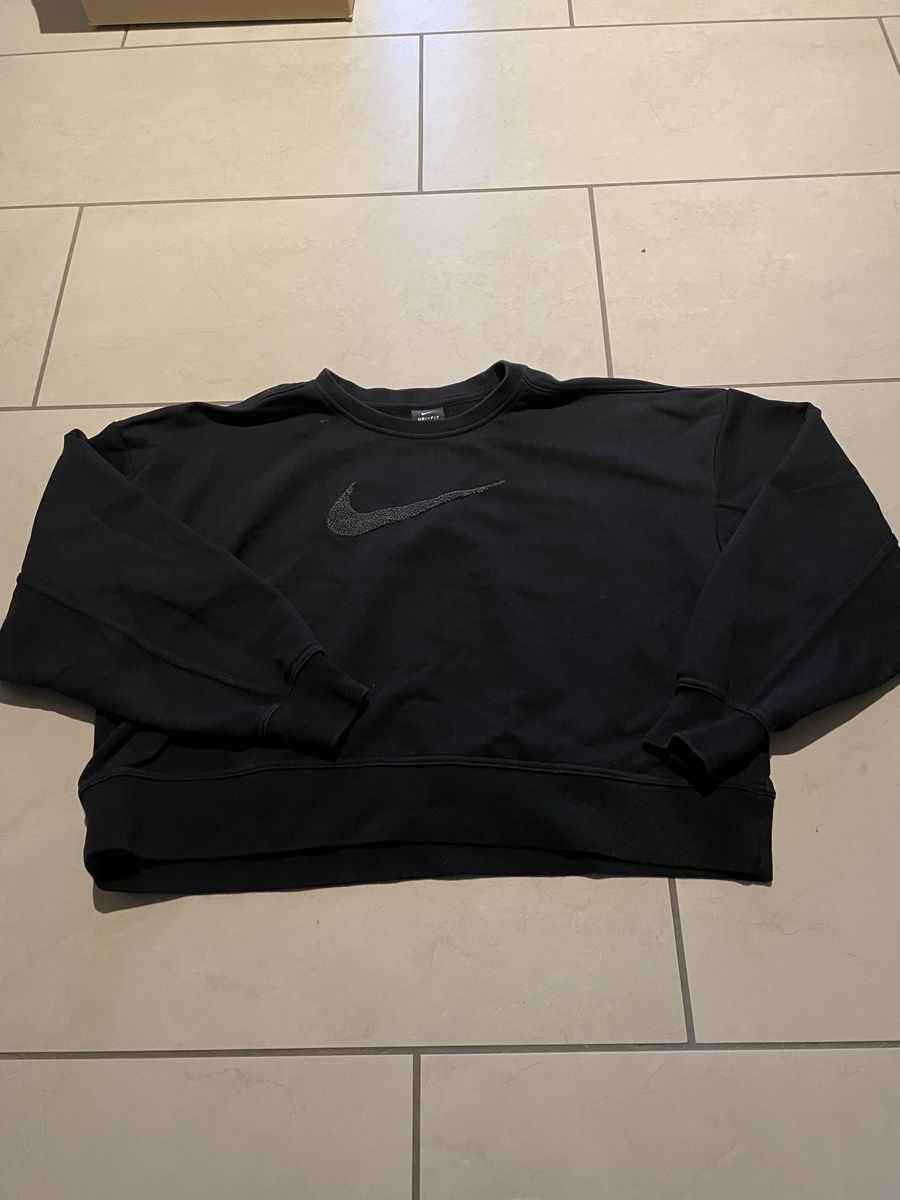 Nike Maglioni & Felpe: Nike Sweater (Cropped) – Nuovo (secondo la descrizione) da Lenzburg venduto da jen_thd8