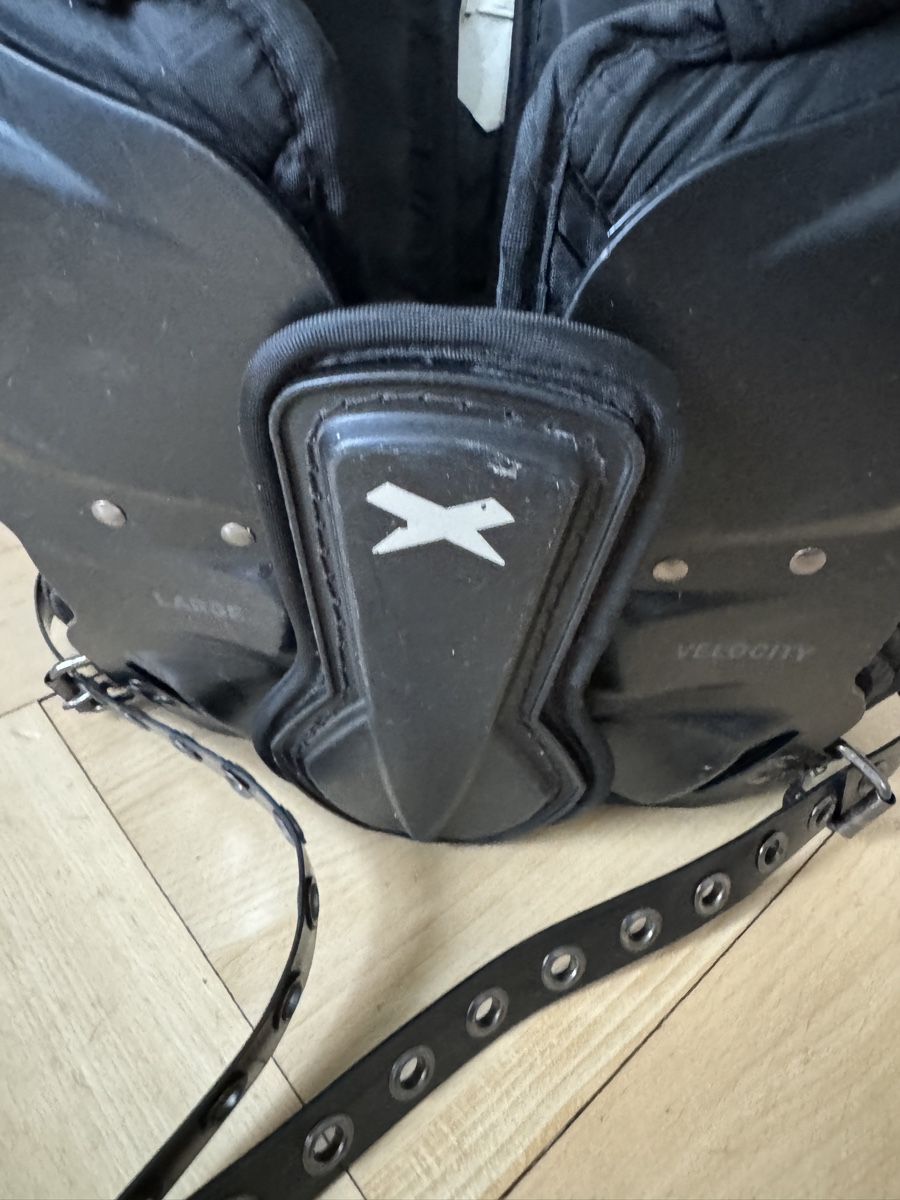 Protezioni & Imbottiture: Xenith Shoulder Pads Grösse L – Usato da Bern venduto da Sonne26Mond 2