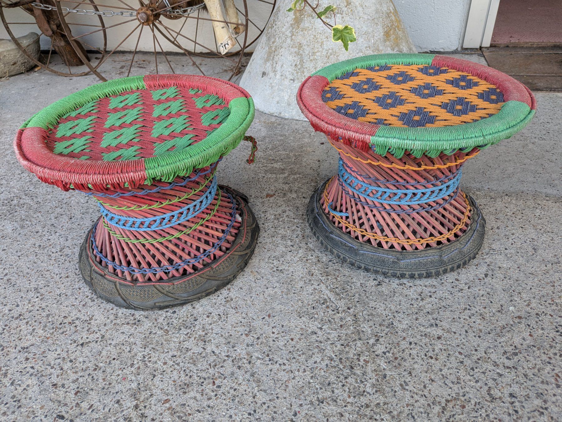 Tabourets: 2 Mudha Nepal Hocker – D'occasion à Emmen par magelan