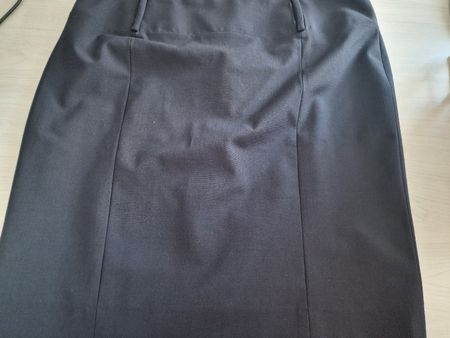 Blauer eleganter Rock, zeitloser Klassiker, Grösse 44