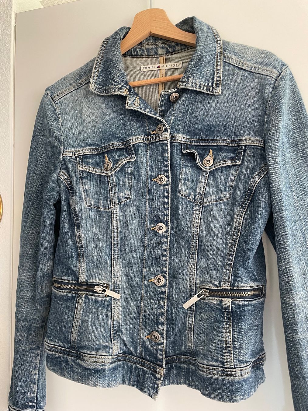 Tommy Hilfiger Giacche: Jeansjacke von Tommy Hilfiger – Usato da Neuwilen venduto da bobbel01