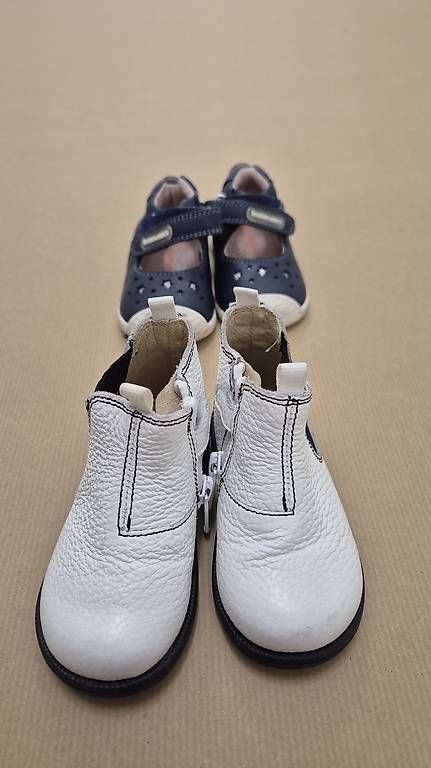 Schuhe für Mädchen: Mädchen Schuhe gr 18 & 19 – Gebraucht aus Neunkirch von mir_c9zg 2