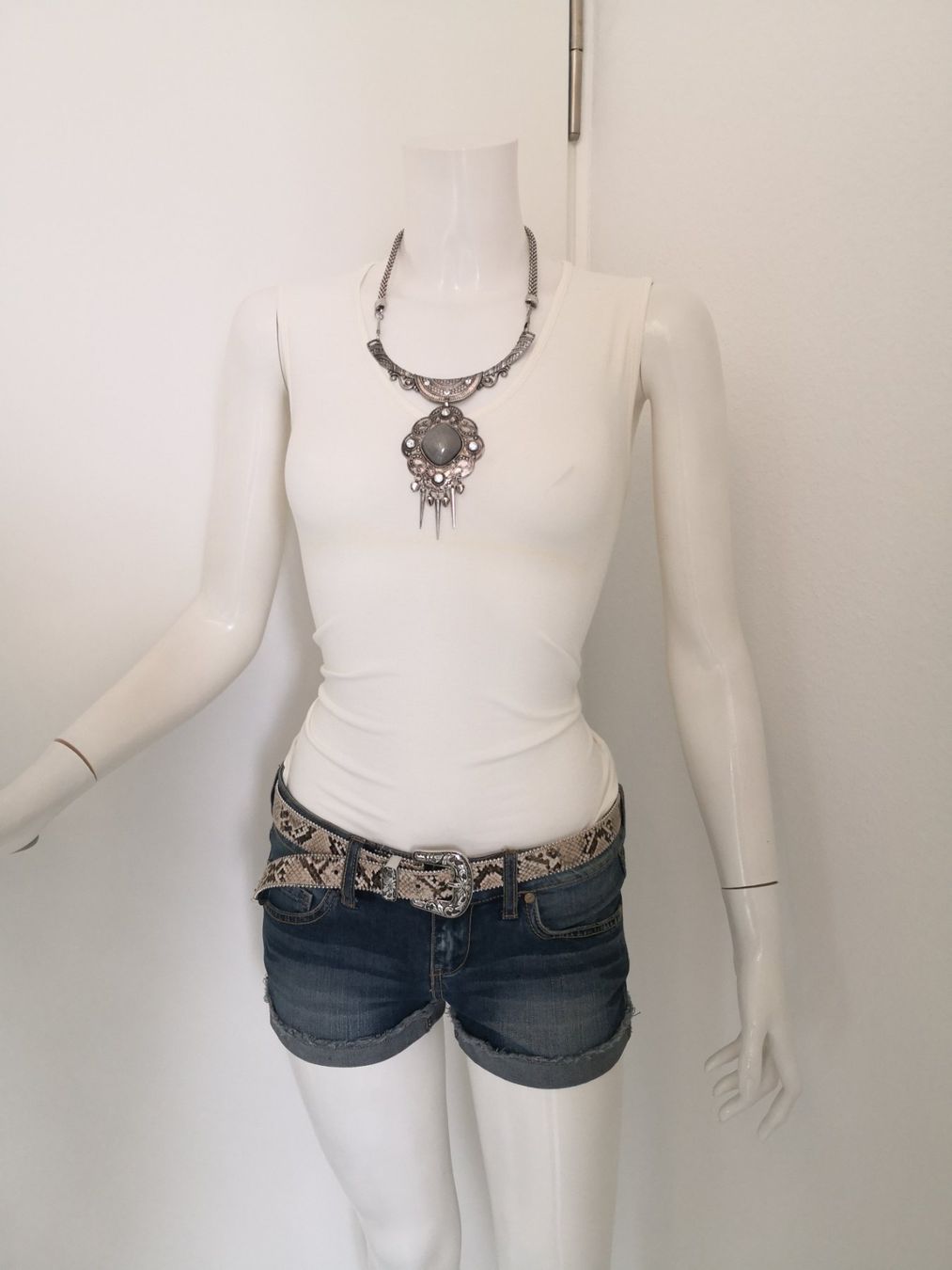 Mango Top: 🤩MANGO TOP ECRU MIT V-SCHNITT – Usato da Olten venduto da Naja-Twins-Twins 3