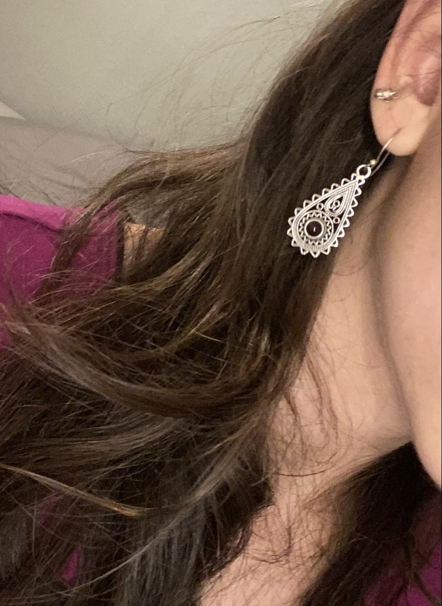 Boucles d'oreille: Boucles d’oreille avec pierre rouge  – D'occasion à St-Légier-Chiésaz par lea_6k5s 2