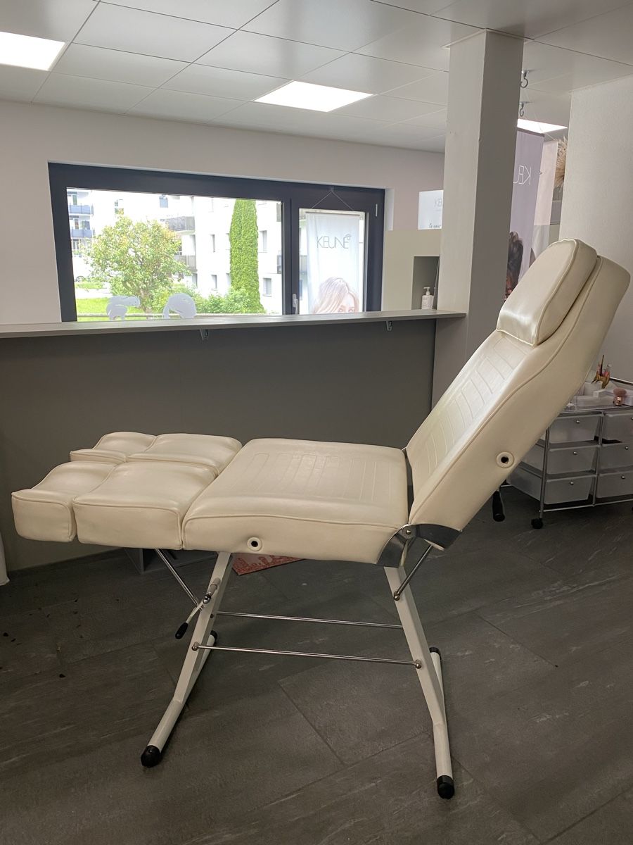 Kosmetik-& Massageliegen: Kosmetisch  – Gebraucht aus Emmetten von an__66ct 4