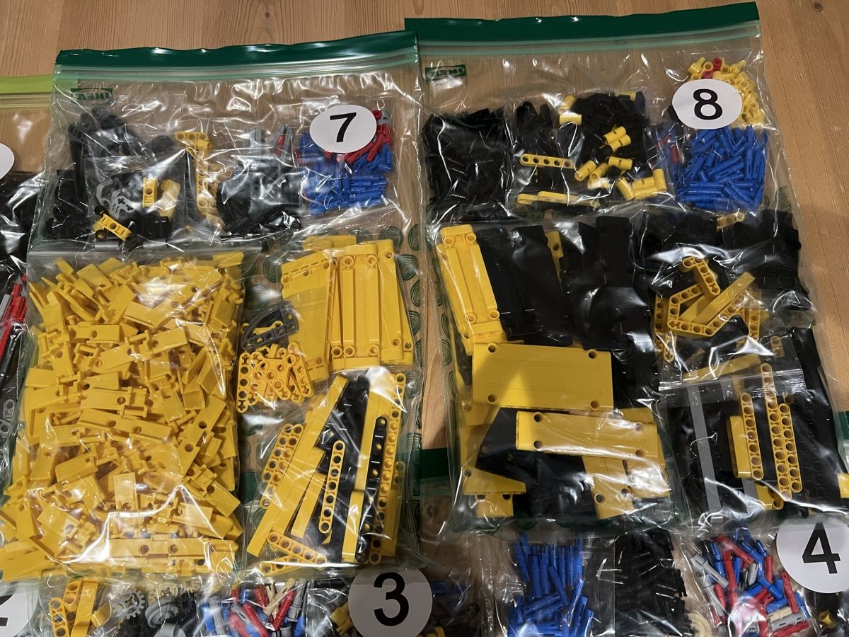 Lego Kit di costruzioni: LEGO Technic Cat D11 Bulldozer 42131 – Usato da airolo venduto da unimo78 6