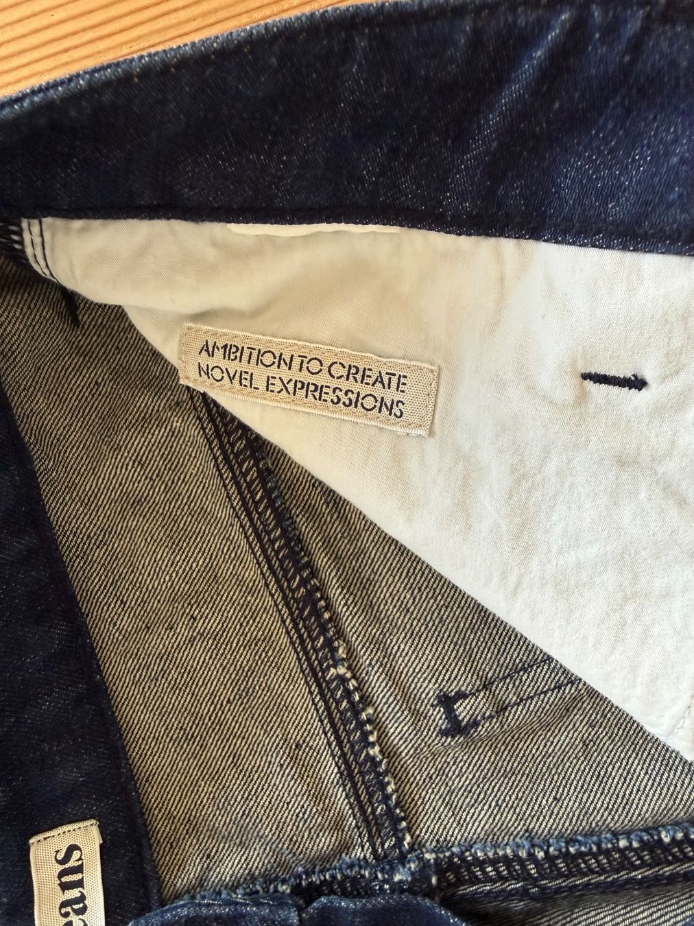 Acne Studios Pantaloni: Acne Indigo Bermudashorts,  Vintage – Usato da Luzern venduto da Mamutpe 4
