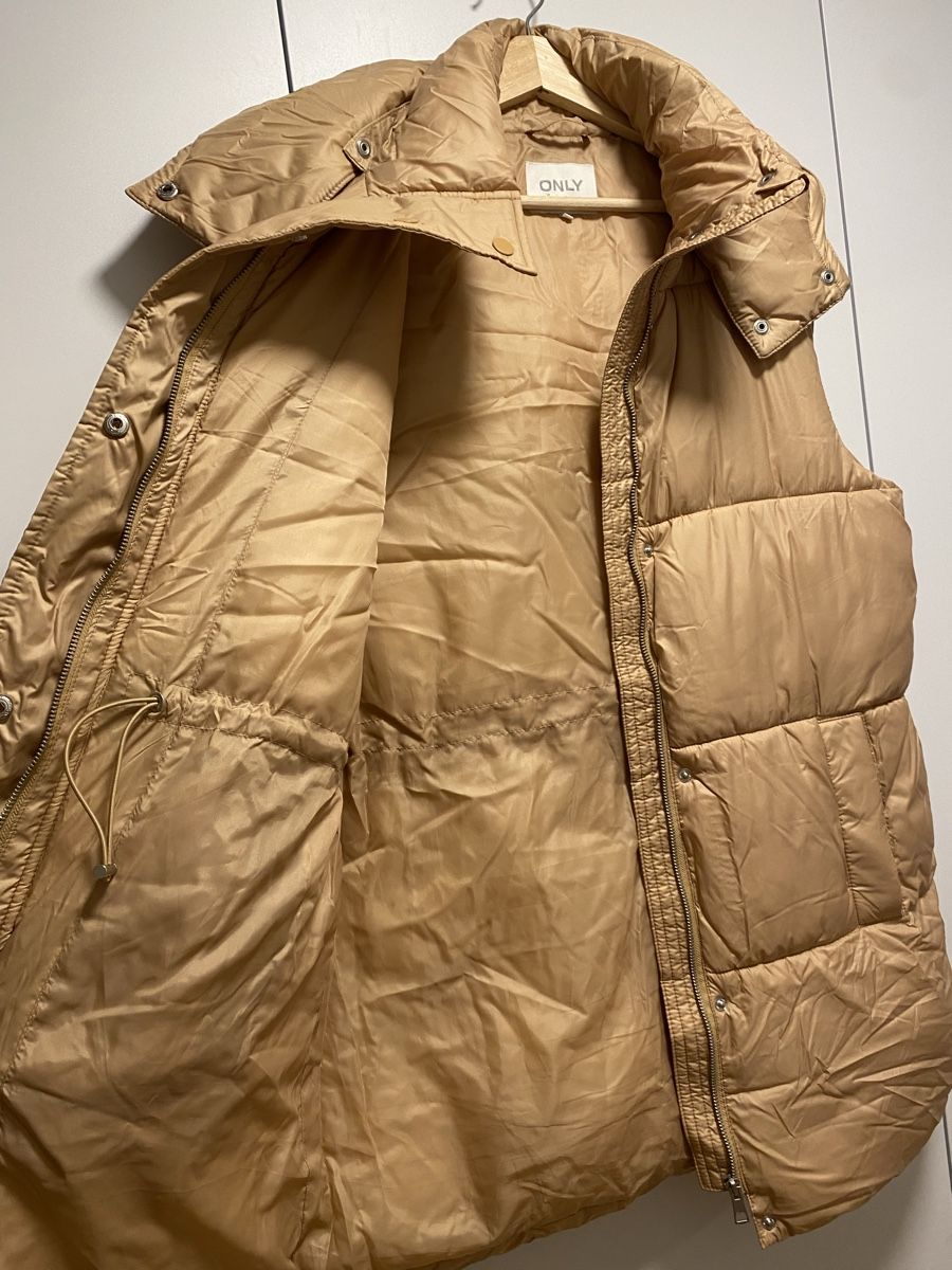 Only Gilet & Giacche senza maniche: Warme ONLY Steppweste in Beige, Grösse S – Nuovo (secondo la descrizione) da Muri AG venduto da gab_n8g8 2
