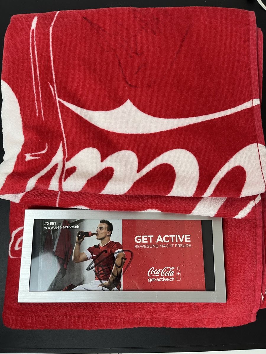 Badetücher: Linge Coca-Cola signé Xherdan Shaqiri – Neu (gemäss Beschreibung) aus Les Avanchets von lunedeneige.shop