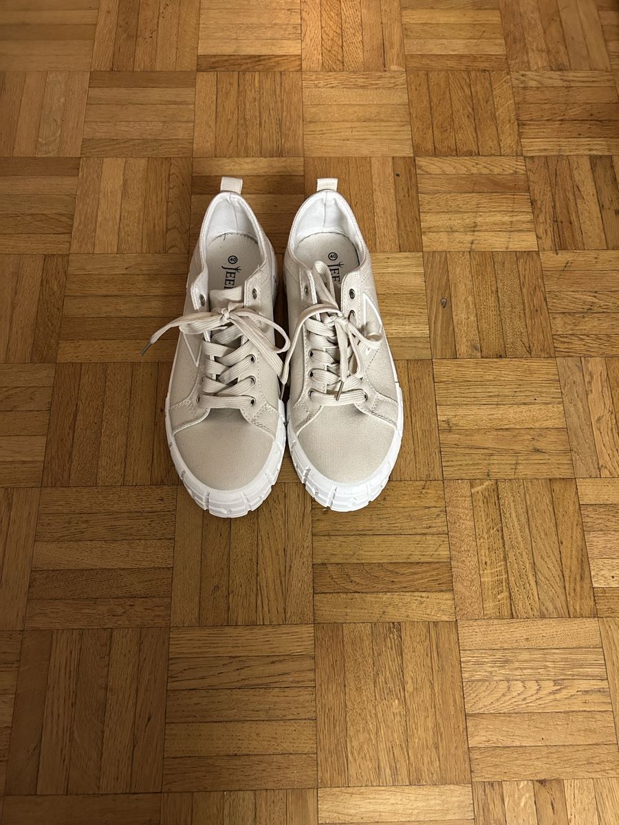 Scarpe da donna: Beige Sneaker – Nuovo (secondo la descrizione) da Zürich venduto da alv_pqz2