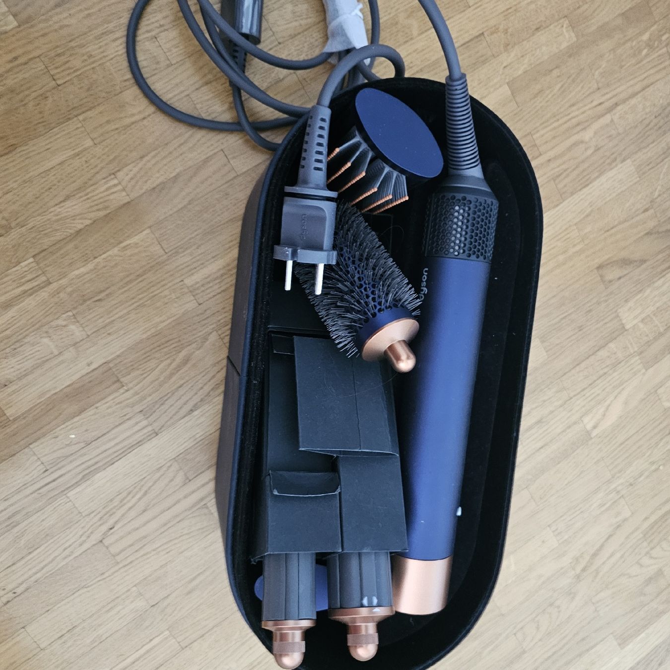 Dyson Sèche-cheveux: Dyson airwrap comme neuf – D'occasion à Plan les ouates par Braun_charly 2