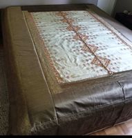 Neu:Tagesdecke mit Kissenhülle, bestickt/Spiegelmotiv:Indien