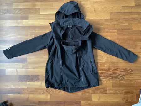 Tragejacke Mamalila Softshell schwarz Grösse S
