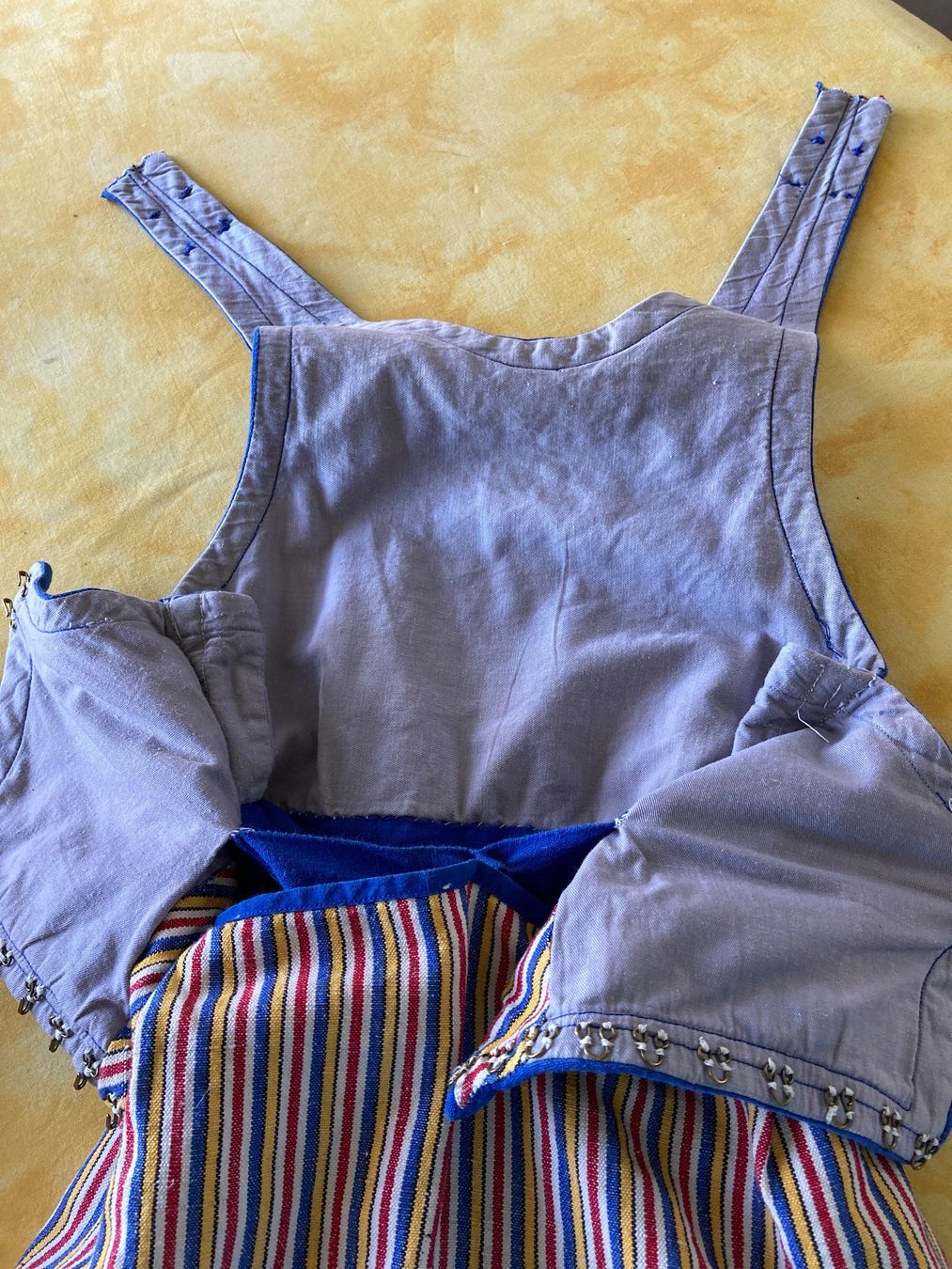 Robes et jupes: Kindertracht – D'occasion à Oberdiessbach par Salrin 2