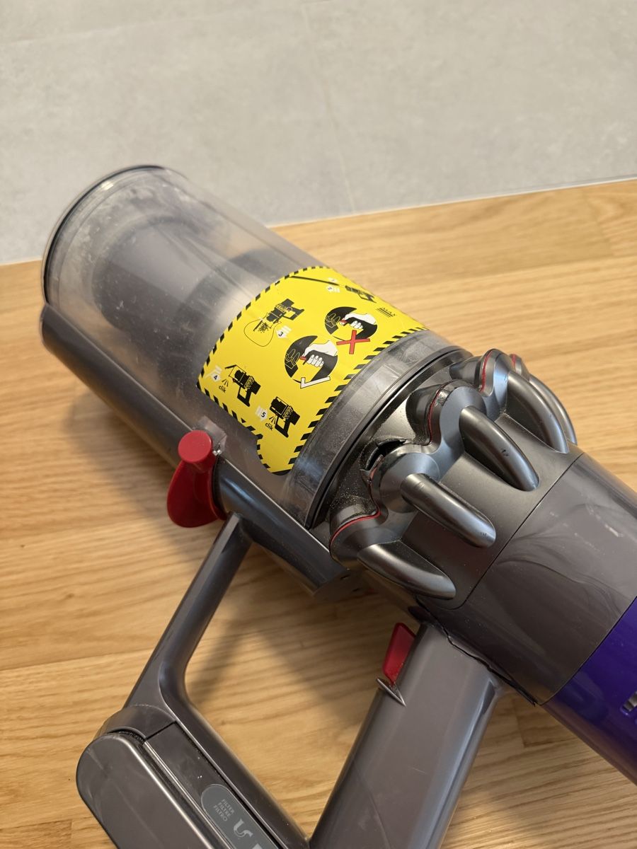 Dyson Aspirateurs & Accessoires: Dyson V10 – Défectueux à Meyrin par SA_3006 2