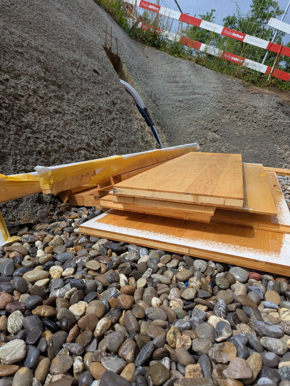 Articoli in legno: Dreischichtplatten und diverses Bauholz – Usato da Lyss venduto da Philipp.Leibundgut 1