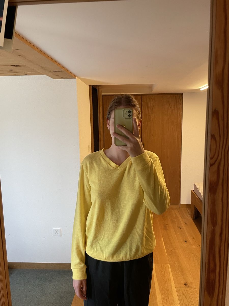 Maglioni & Felpe: Damen Pullover Gelb, V-Neck, Grösse S/M – Usato da Lenggenwil venduto da mai_2m5q