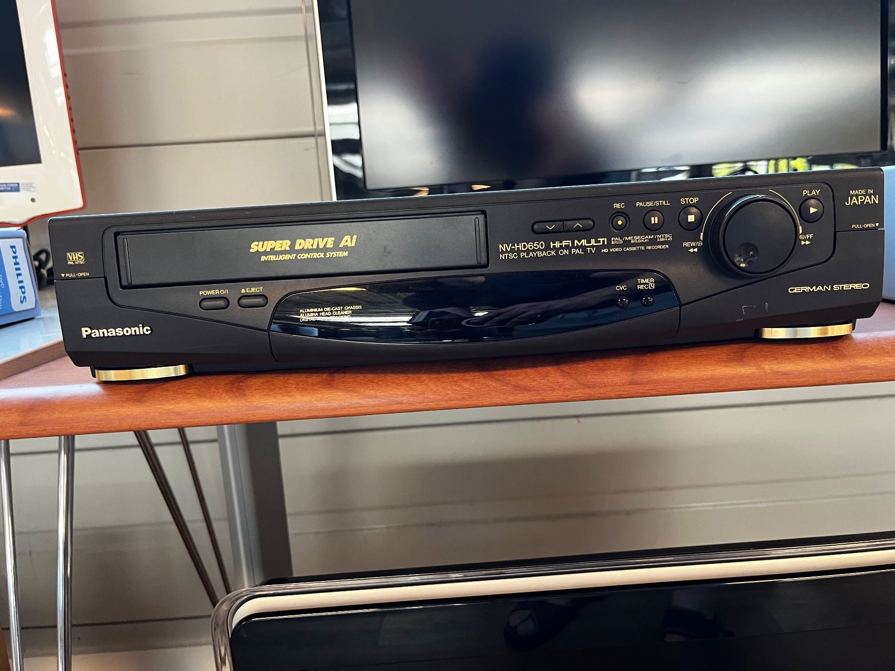 Panasonic Lettore multimediale & Streamer: Magnétoscope VHS  Panasonic NV-HD650 avec télécommande – Usato da Veyrier venduto da Deniro2