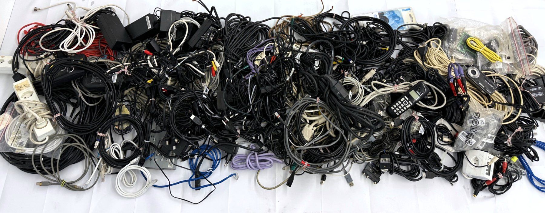 Kabel: Kabel, Mehrfachstecker, Telefon, Kamera, Adapter etc. – Gebraucht aus Zürich von alocinnovregnes