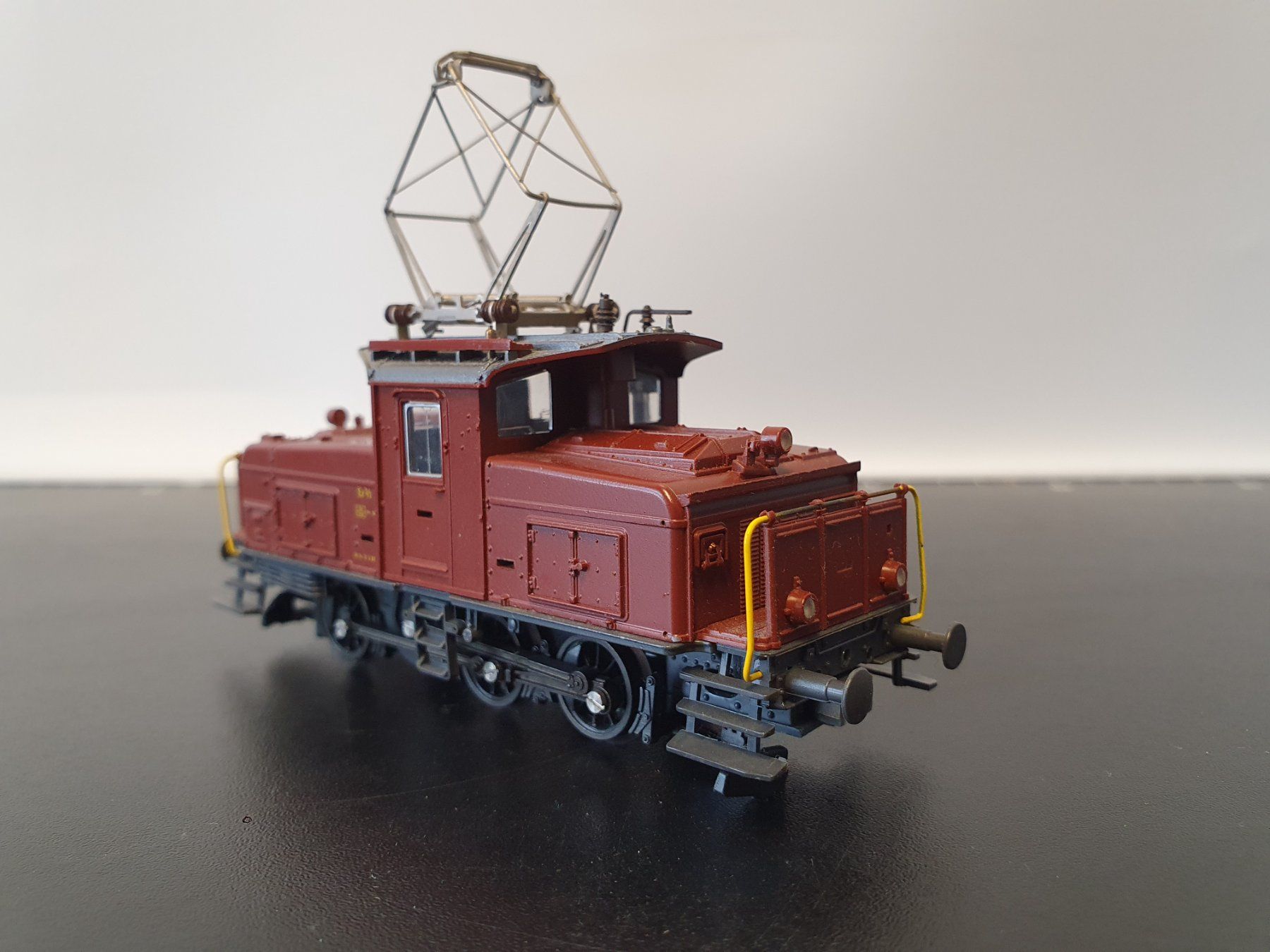 Roco Modellini di ferrovie: ROCO:DC: SBB Ee 3/3 BRAUN VITRINENMODELL – Usato da Biglen venduto da taunus82 4