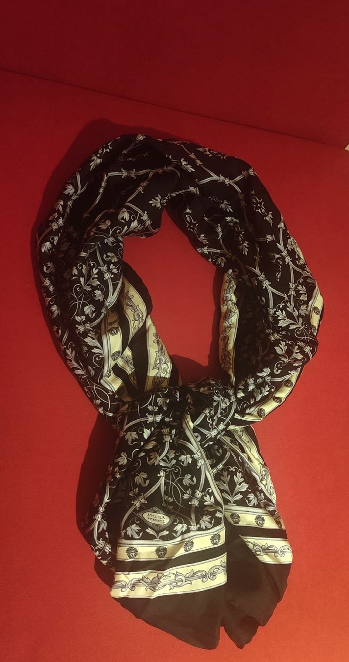 Versace Foulard & Sciarpe: Foulard,écharpe Versace 100% soie – Usato da Biel/Bienne venduto da notfun 2