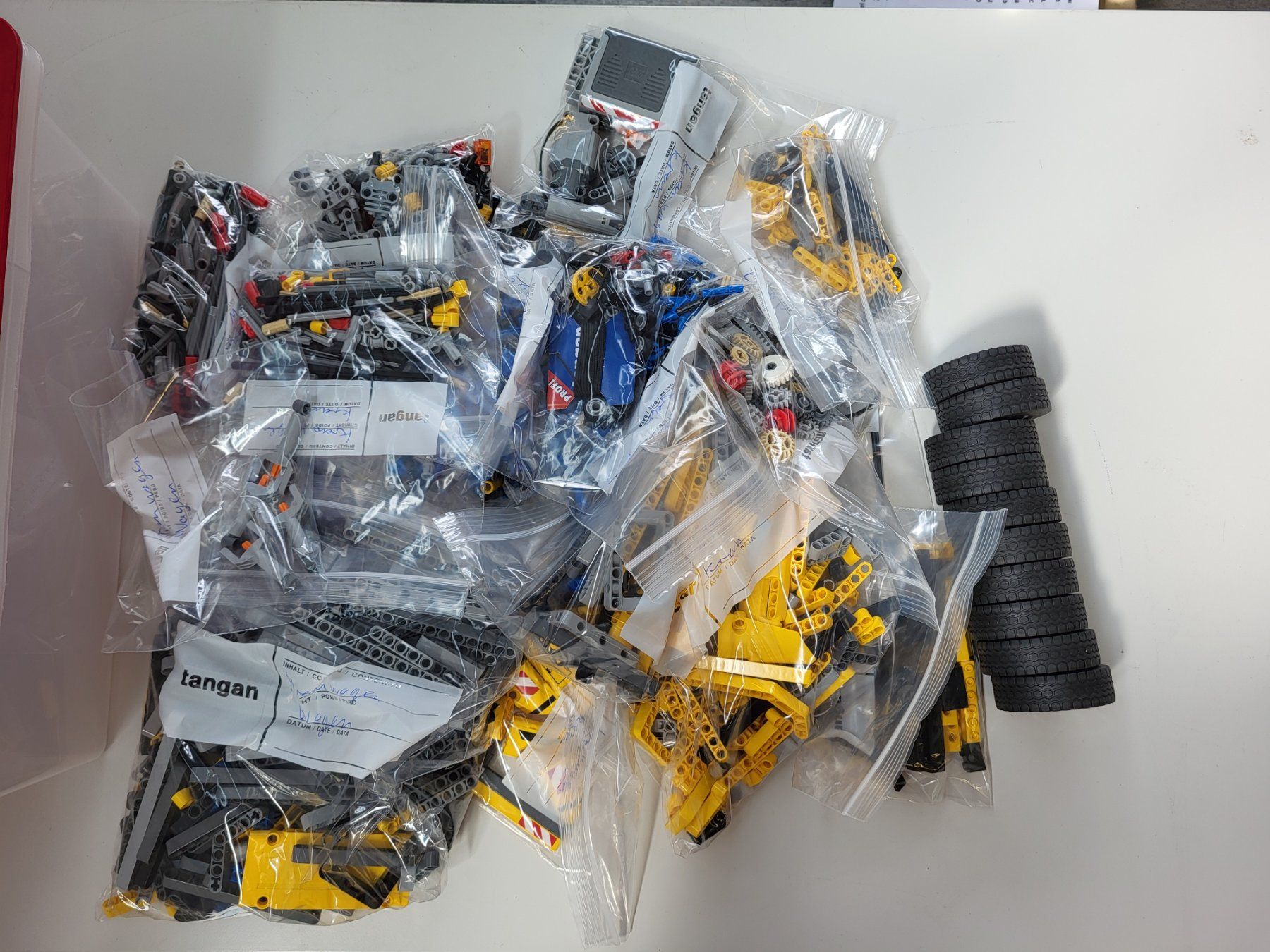 Lego Jeux de construction: Lego mobiler Schwerlastkran 42009 – D'occasion à Brügg BE par POU-BELLE 4