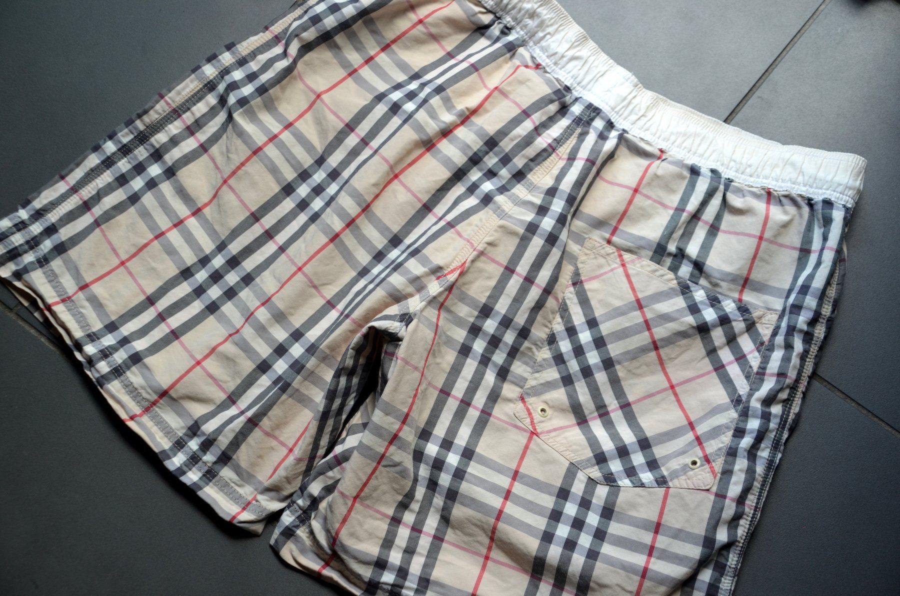 Burberry Pantaloni: Skorts Burberry 164 cm – Nuovo (secondo la descrizione) da Collonges venduto da arashee 4