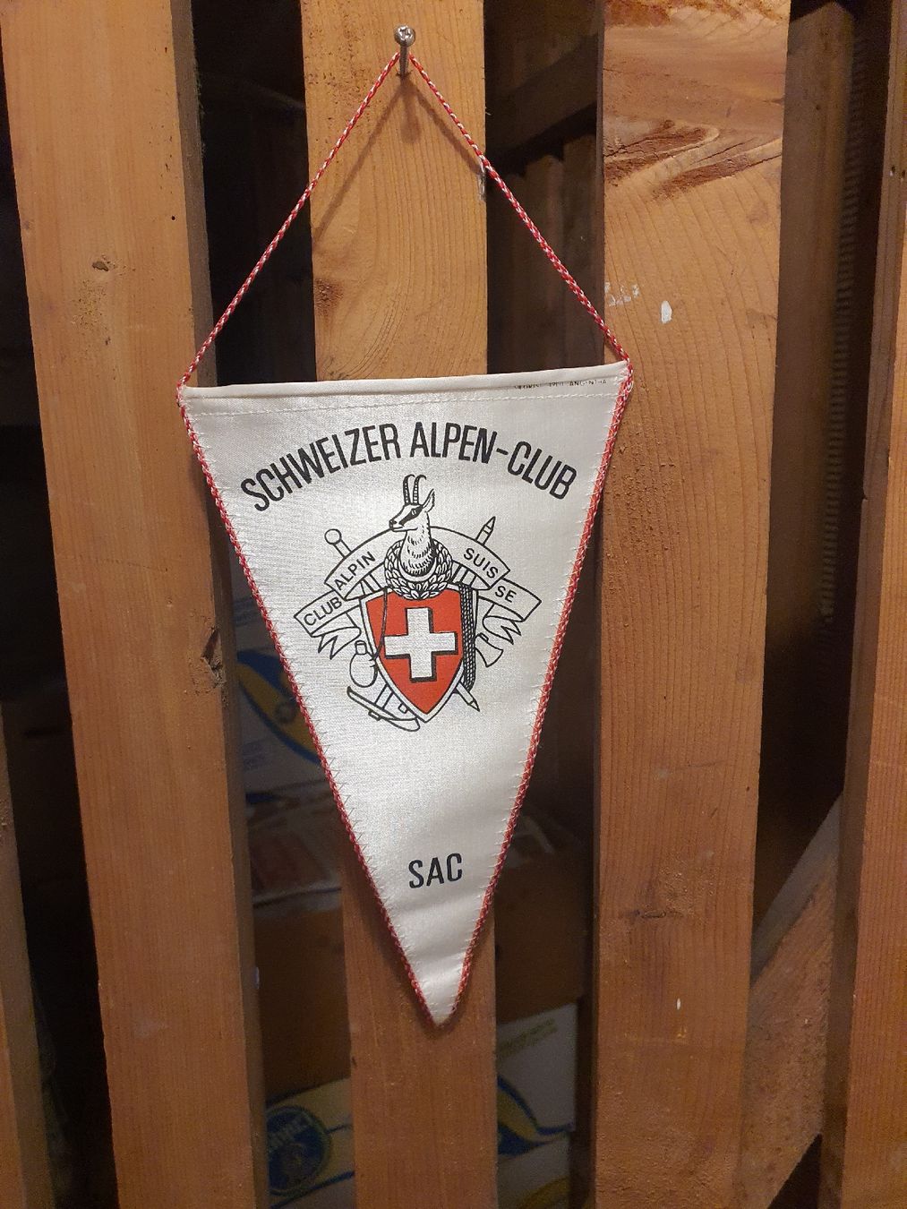 Toppe: Fanion Club Alpin – Usato da Lavey-Village venduto da Lofoten93 1