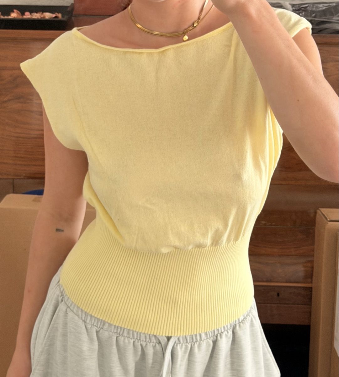 Stradivarius Top: Butteryellow Sommertop – Usato da Unterentfelden venduto da ame_tf2n