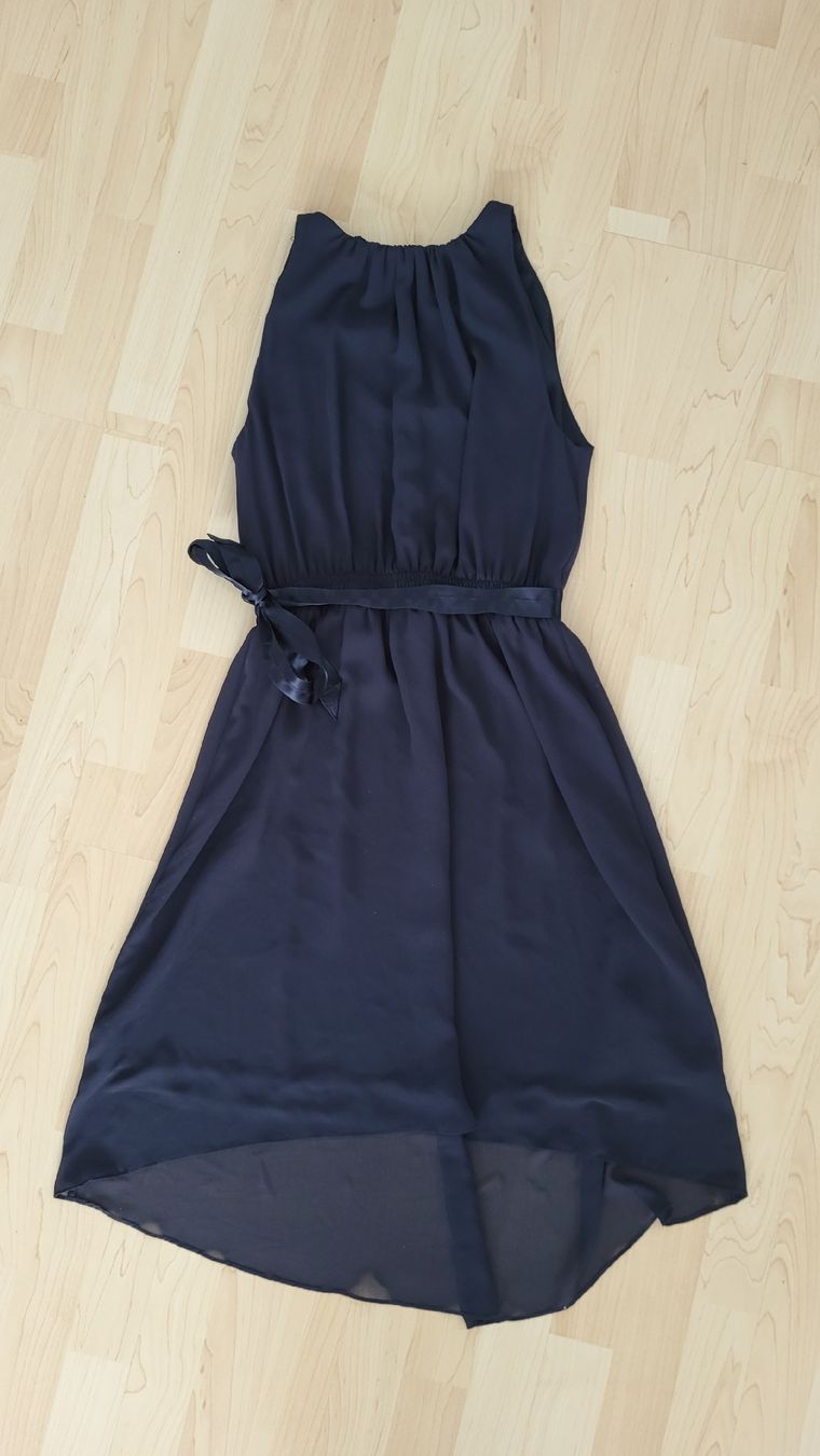 H&M Kleider: Kleid H&M dunkelblau Grösse 38 Chiffon – Gebraucht aus Steffisburg von esneusdaheime