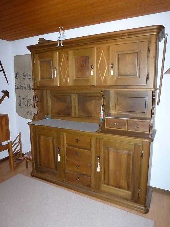 Credenze: Bauern-Buffet Nussbaum massiv – Usato da Würenlingen venduto da suter9a