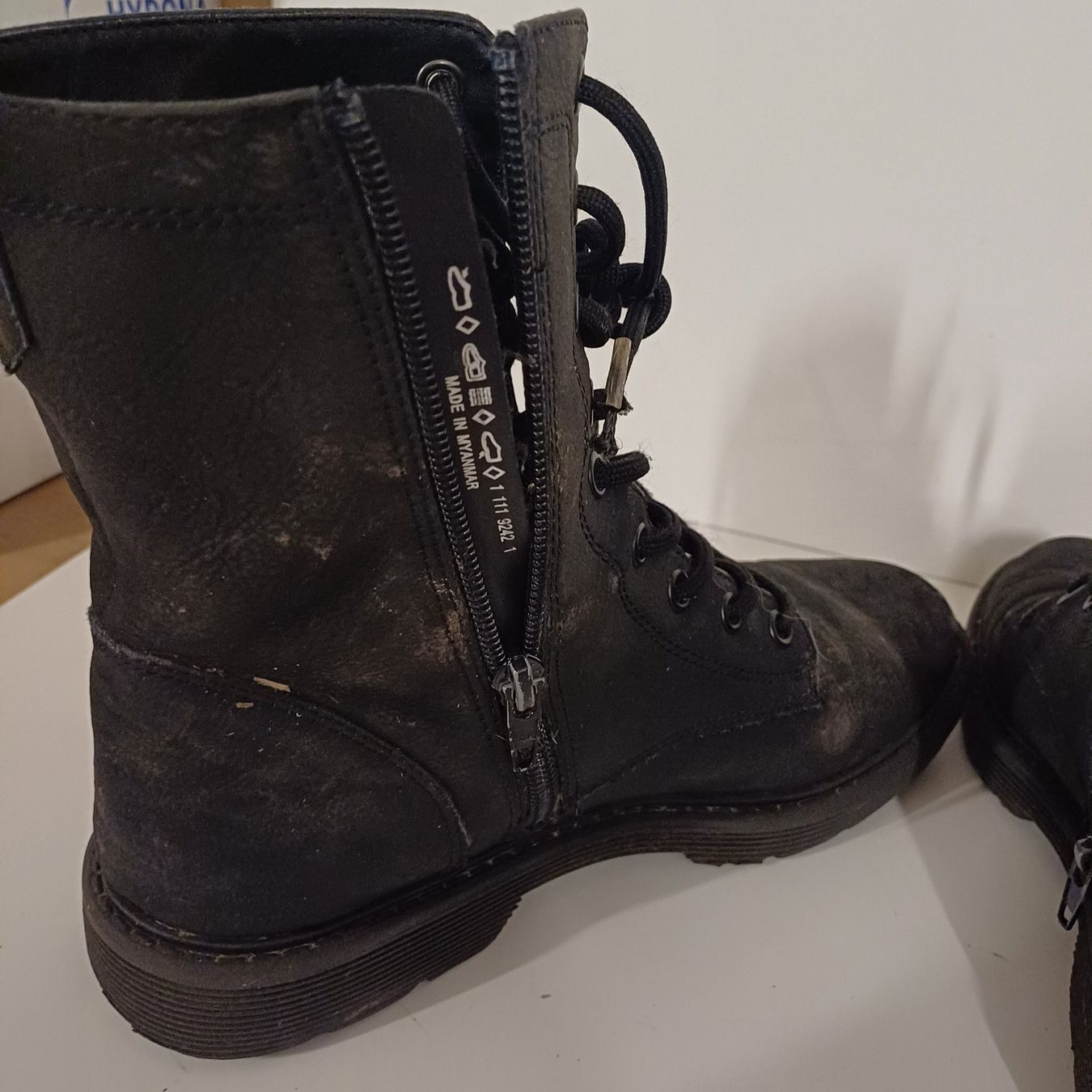 Scarpe da donna: Bottines lacées noires avec fermeture éclair, portées – Usato da Villeneuve VD venduto da vog_yc5s 2