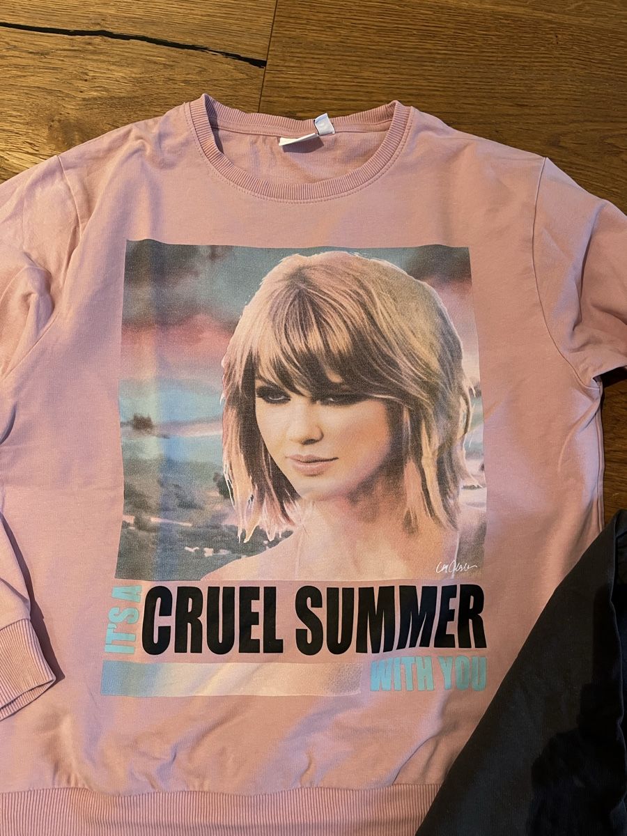 Pullover & Sweatshirts: Taylor Swift Pullover Gr.146-152 – Gebraucht aus Aadorf von Briana00 1