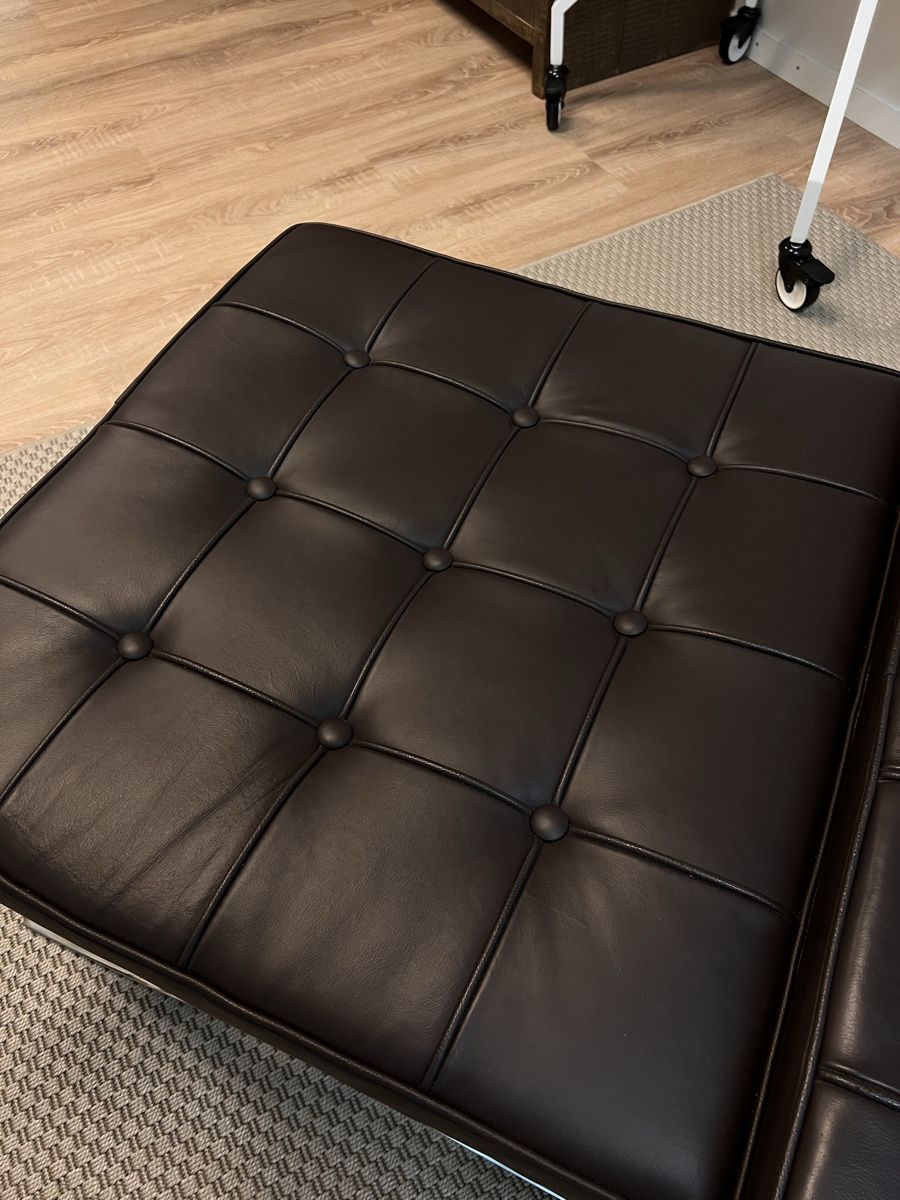 Fauteuils: REPLIKA Barcelona Chair mit Hocker – D'occasion à Steinhausen par Quexa 3