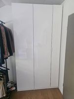 Kleiderschrank