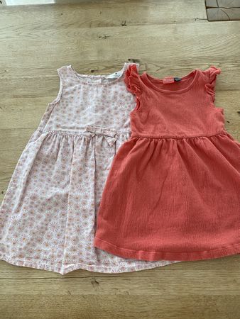 2 Sommerchleidli: H&M Blümeli, Lupilu Rot-Orange, Gr. 104
