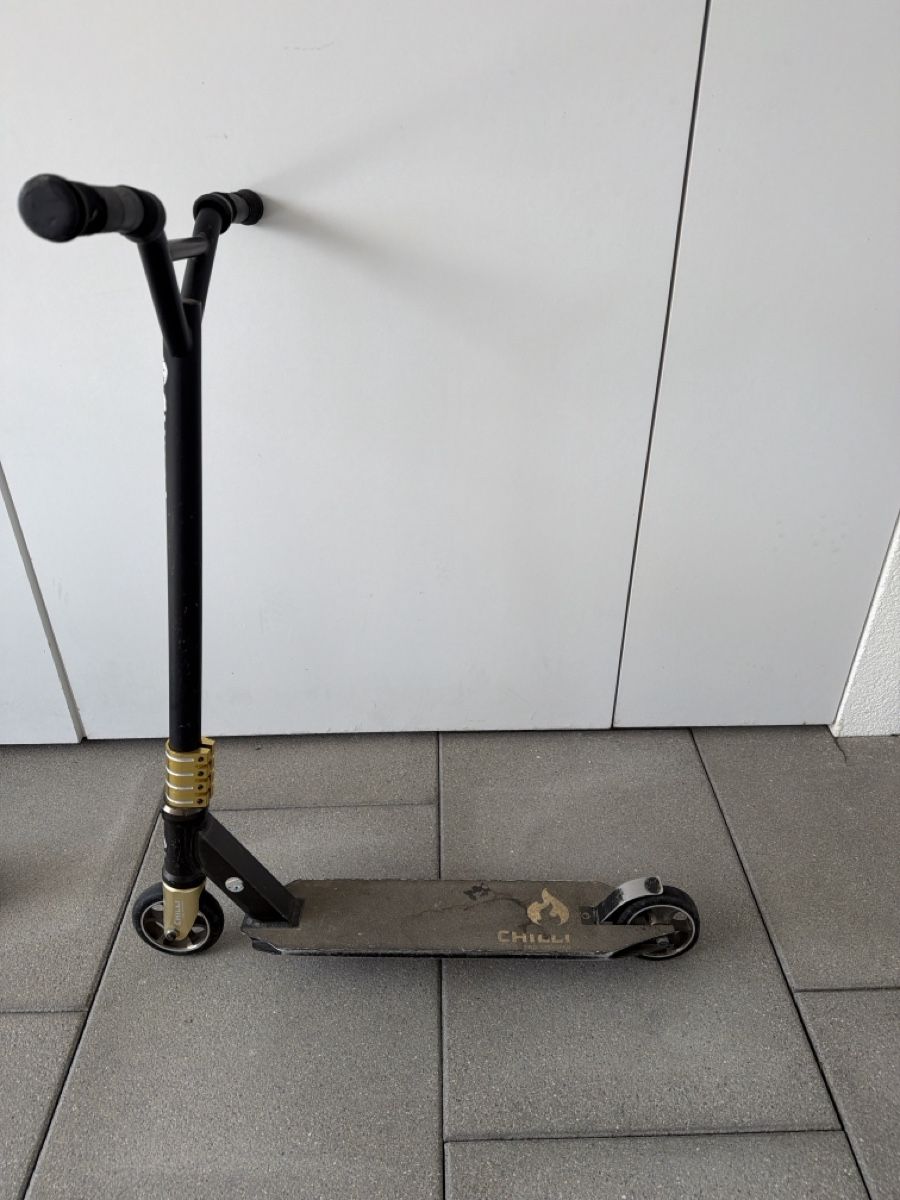 Chilli Kickboard: Stunt Scooter Chilli schwarz gold – Usato da Wettingen venduto da Frisco_98