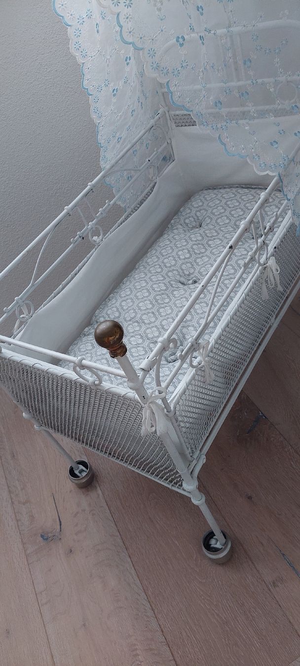 Bambole: Antikes Puppenbett – Usato da Muri AG venduto da nindo1 7