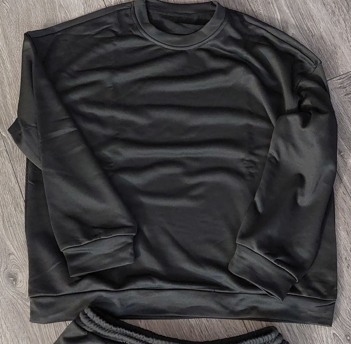 Lotti di vestiti: Schwarzer Lounge-Set, Sweatshirt & Shorts, bequem & s – Nuovo e nell'imballaggio originale da Gwatt (Thun) venduto da Letzte-Chance-III 1