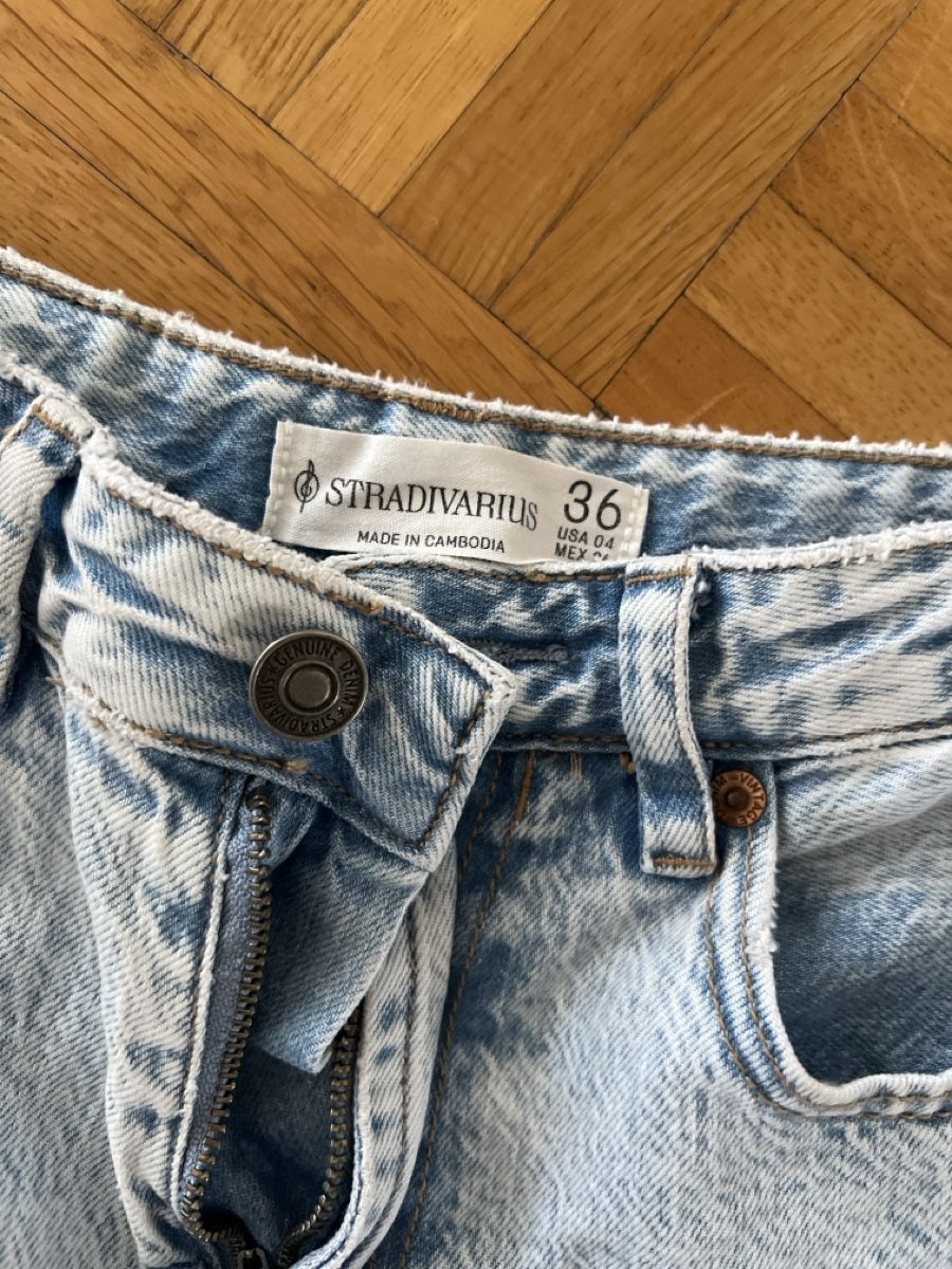 Stradivarius Jeans: Stradivarius Light Wash Jeans - Size 36 - Great Condition! – Usato da Tuggen venduto da Tantas 1