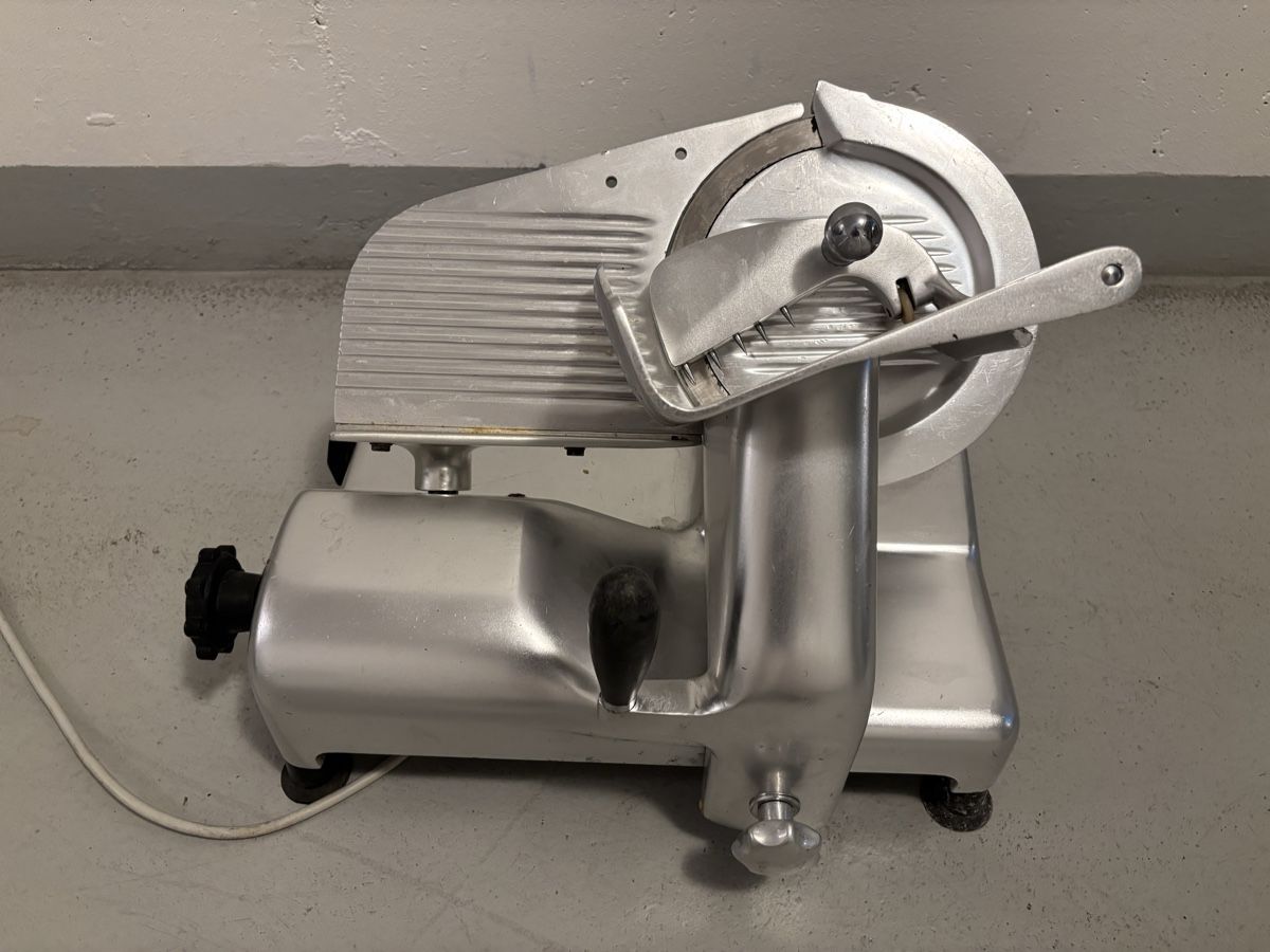 Elettrodomestici da cucina: Professionelle Aufschnittmaschine Fleischschneidemaschine – Usato da Winterthur venduto da sutti02
