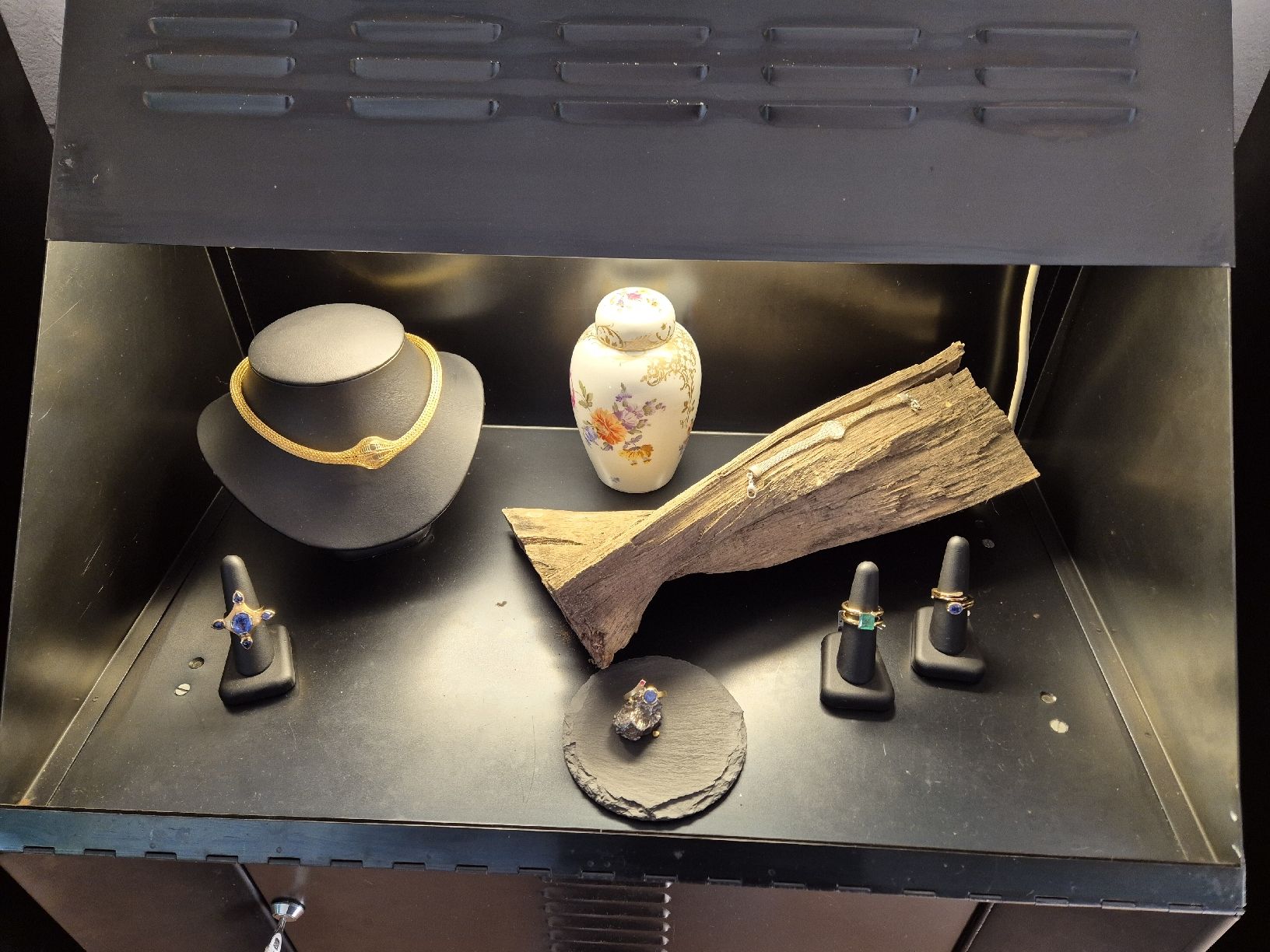Vitrinen: 4 Goldschmiede Vitrinen Schmuck Messe – Gebraucht aus Innerberg von barbarawidmer 1