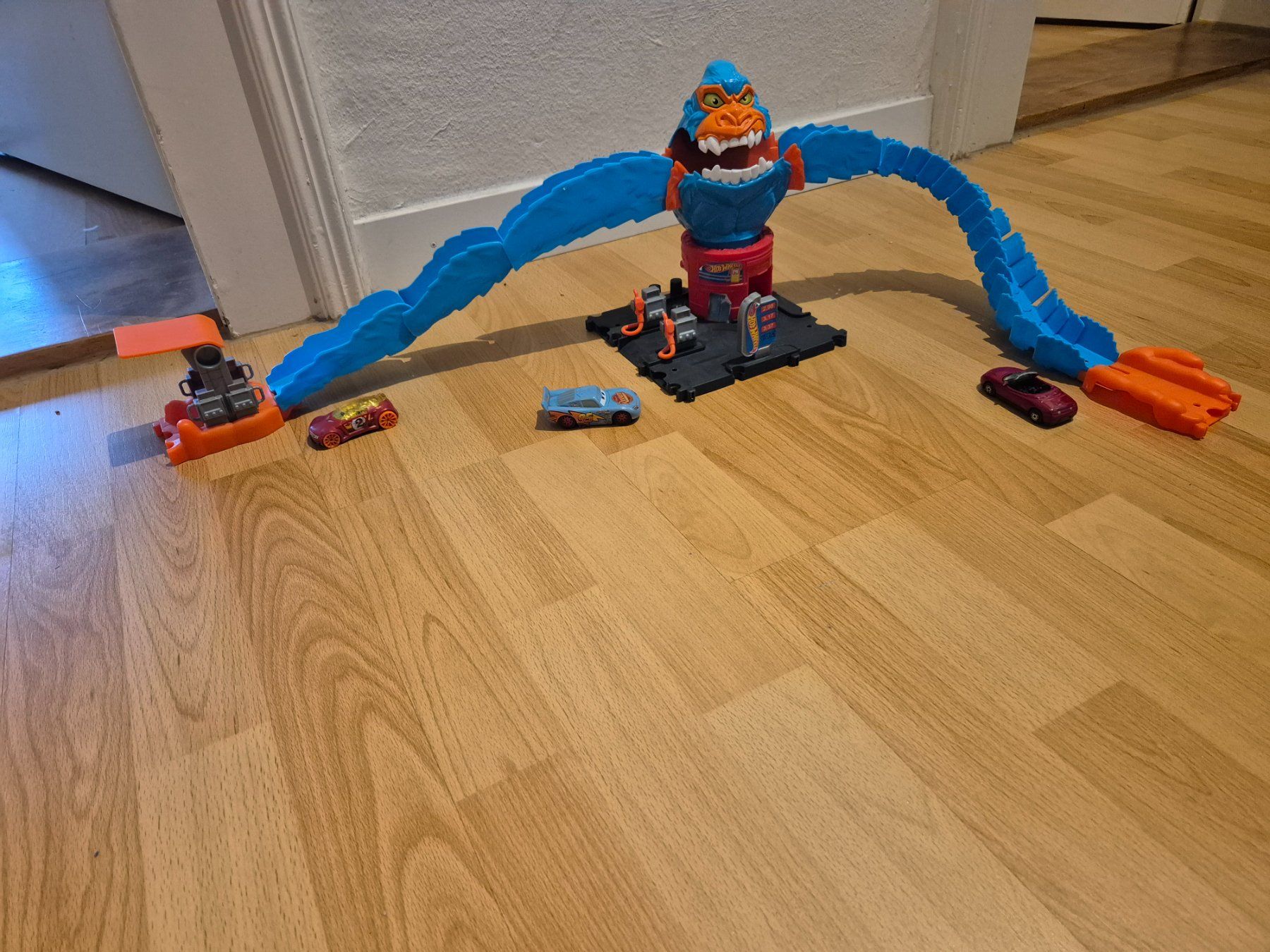 Hot Wheels Spielzeuge: Hotwheels  Auto-Sprungstrecke – Neu (gemäss Beschreibung) aus Zürich von yam_5dw6 2