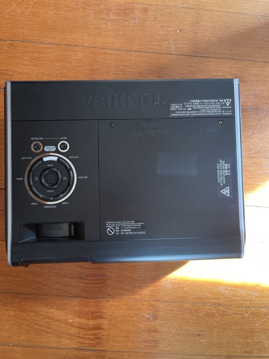 Toshiba Proiettori: Tageslicht HD Beamer – Usato da Schliern b. Köniz venduto da jan_j7td