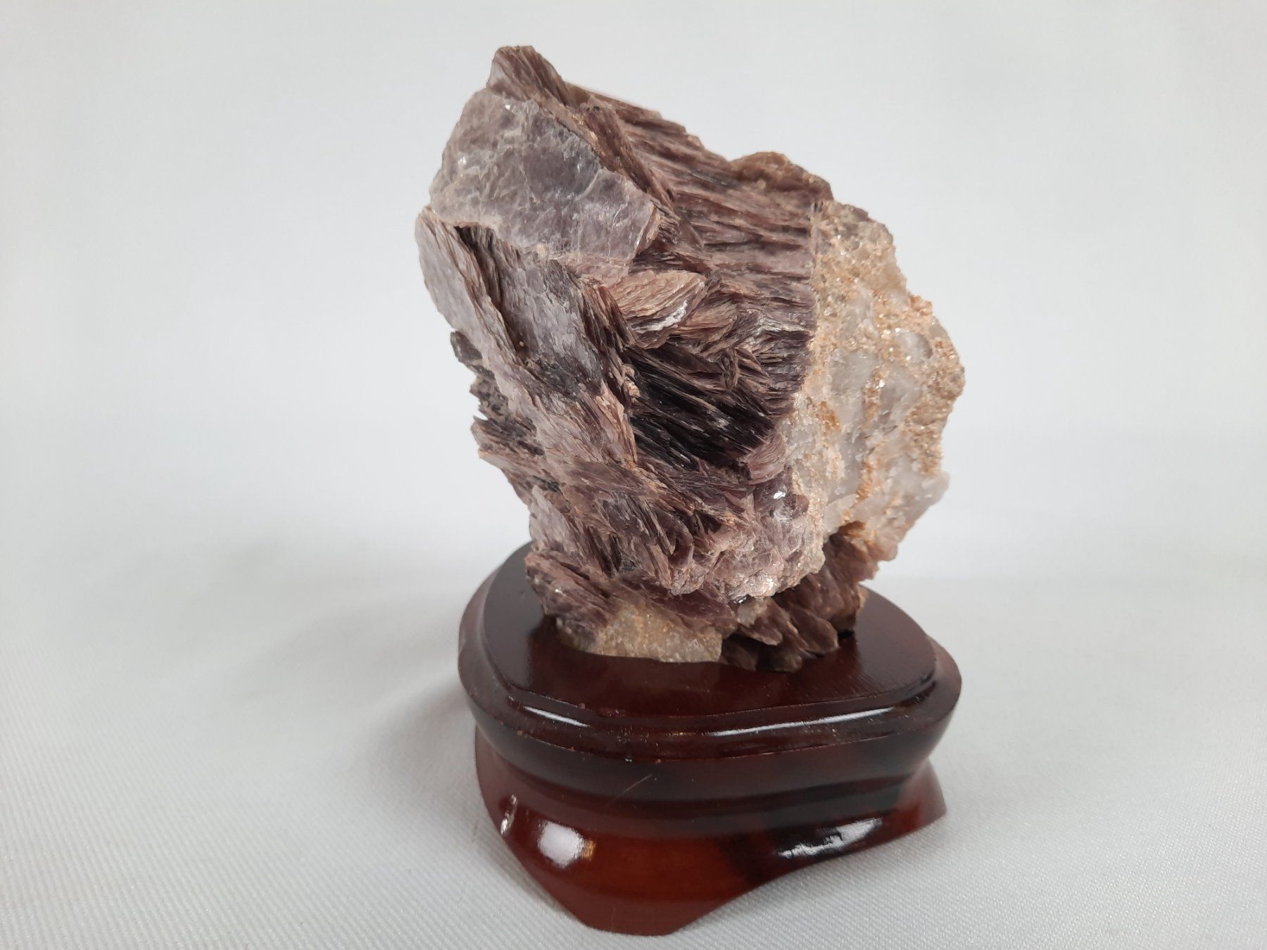 Minéraux & Lithothérapie: Stein auf Holzsockel – D'occasion à Beinwil am See par Restwert_Beinwil 4